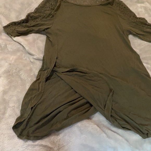 Cute top with lace - Picture 2 of 4